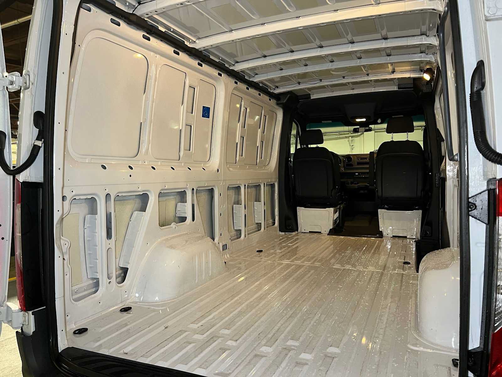 Used 2025 Mercedes-Benz Sprinter 2500 image 19