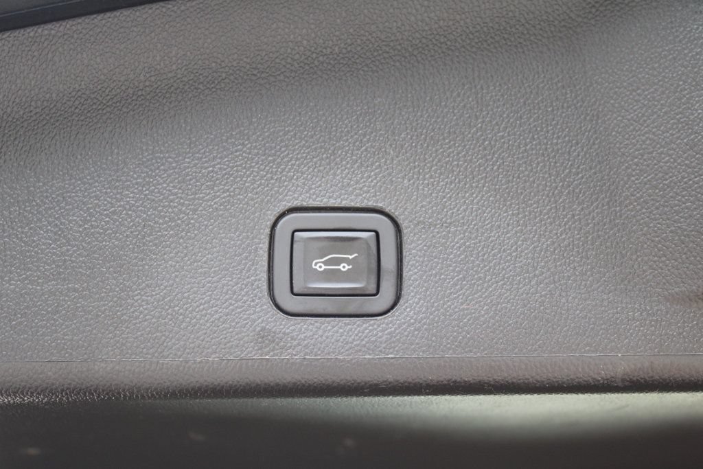Used 2016 Cadillac SRX Luxury w/ Driver Awareness Package FWD image 12