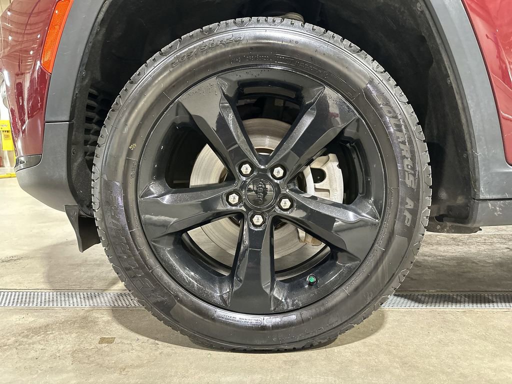 Used 2023 Jeep Grand Cherokee L Laredo image 29