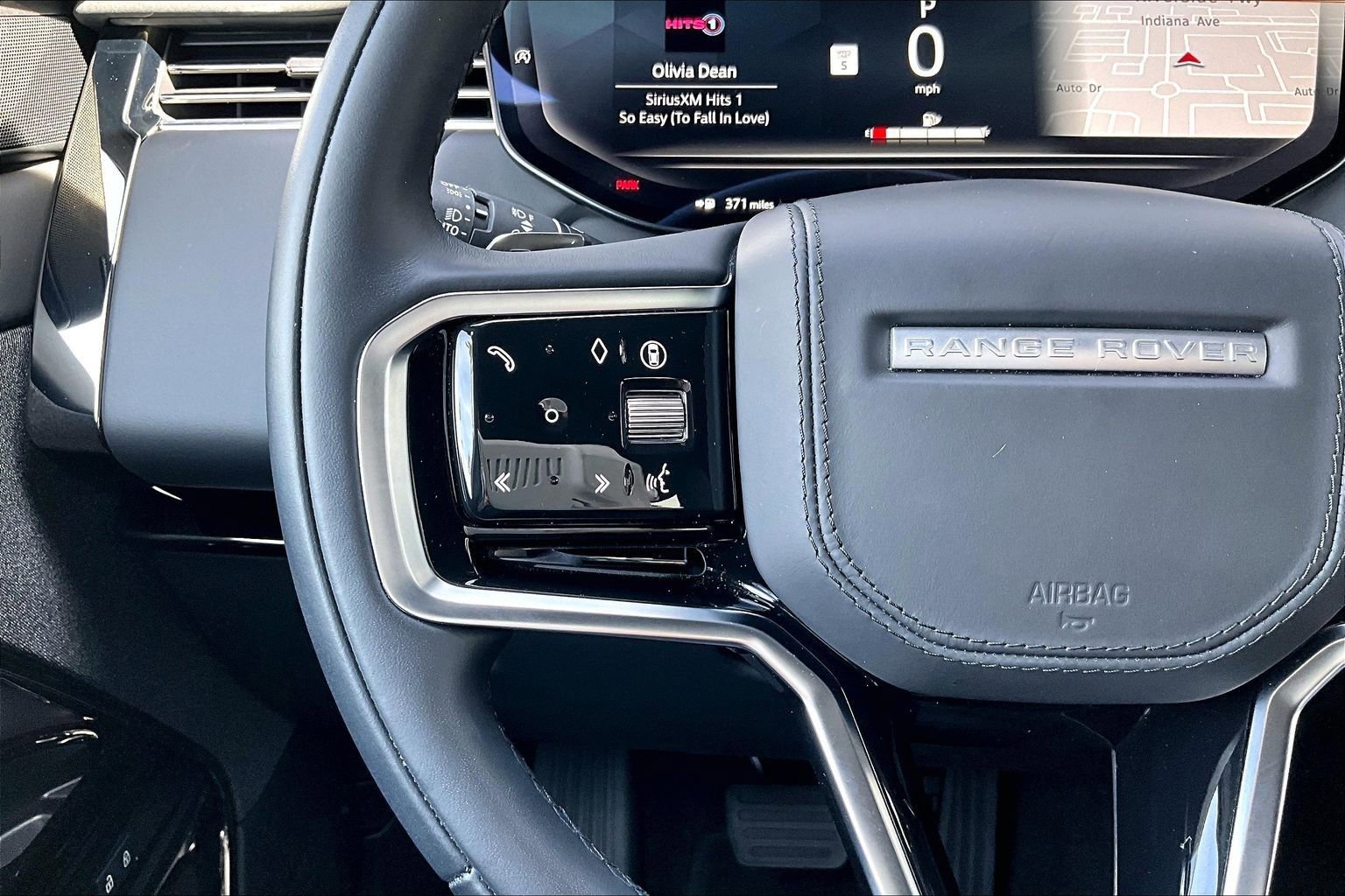 Used 2025 Land Rover Range Rover Sport image 18