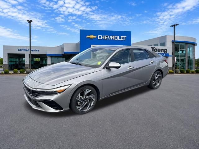 Used 2024 Hyundai Elantra Limited FWD image 3