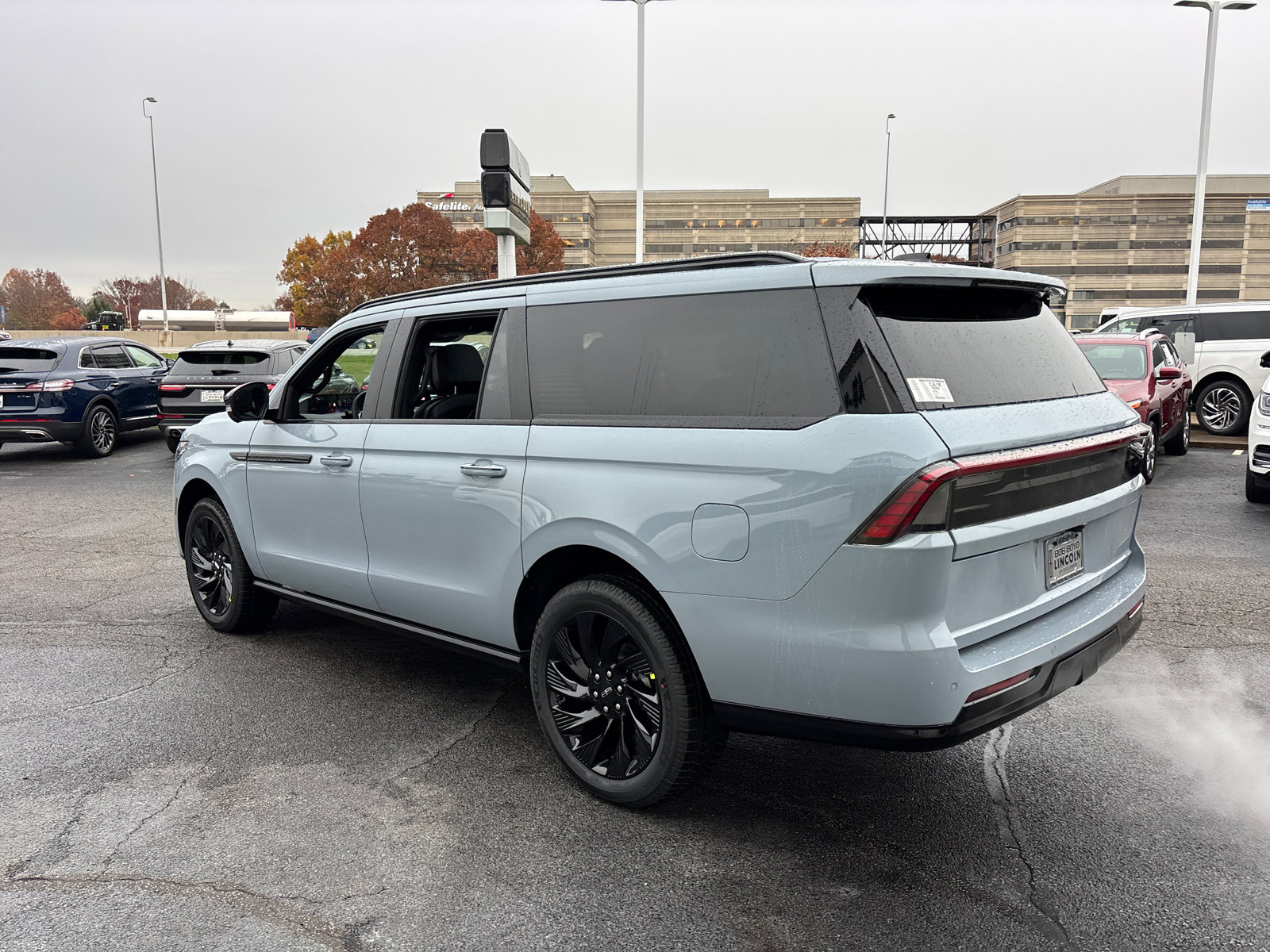 New 2025 Lincoln Navigator L Reserve w/ Jet Appearance Package image 5