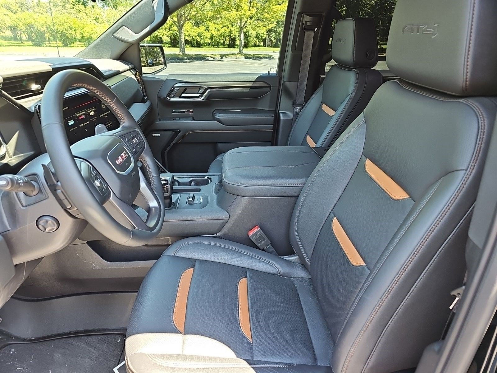 Used 2024 GMC Sierra 1500 AT4 w/ Technology Package AWD/4WD image 18