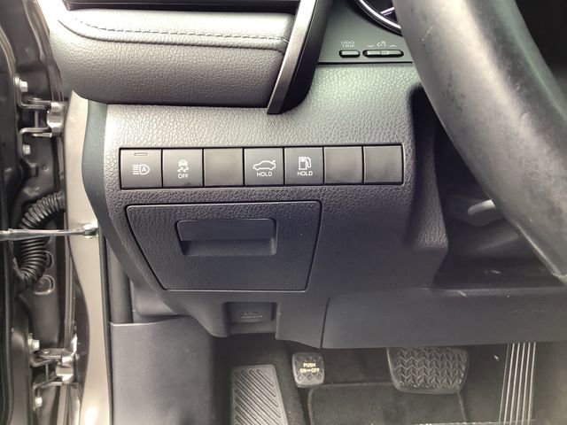 Used 2020 Toyota Camry SE FWD image 15
