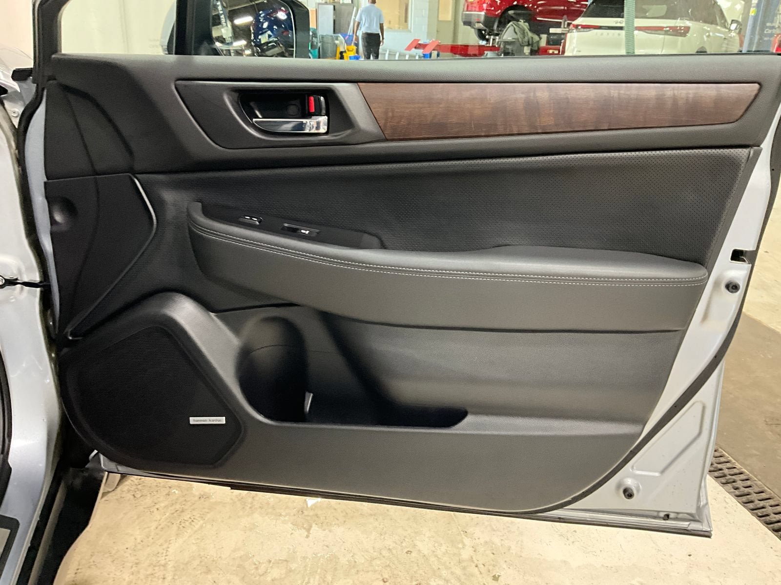 Used 2016 Subaru Outback 3.6R Limited AWD/4WD image 23