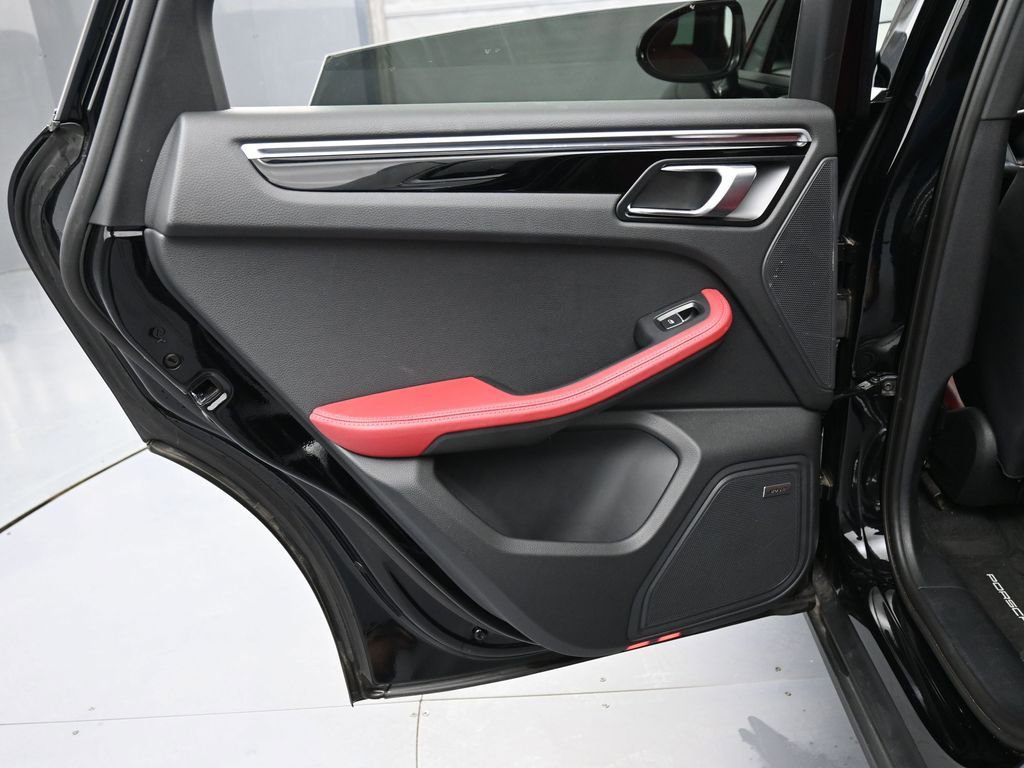 Certified 2024 Porsche Macan image 22