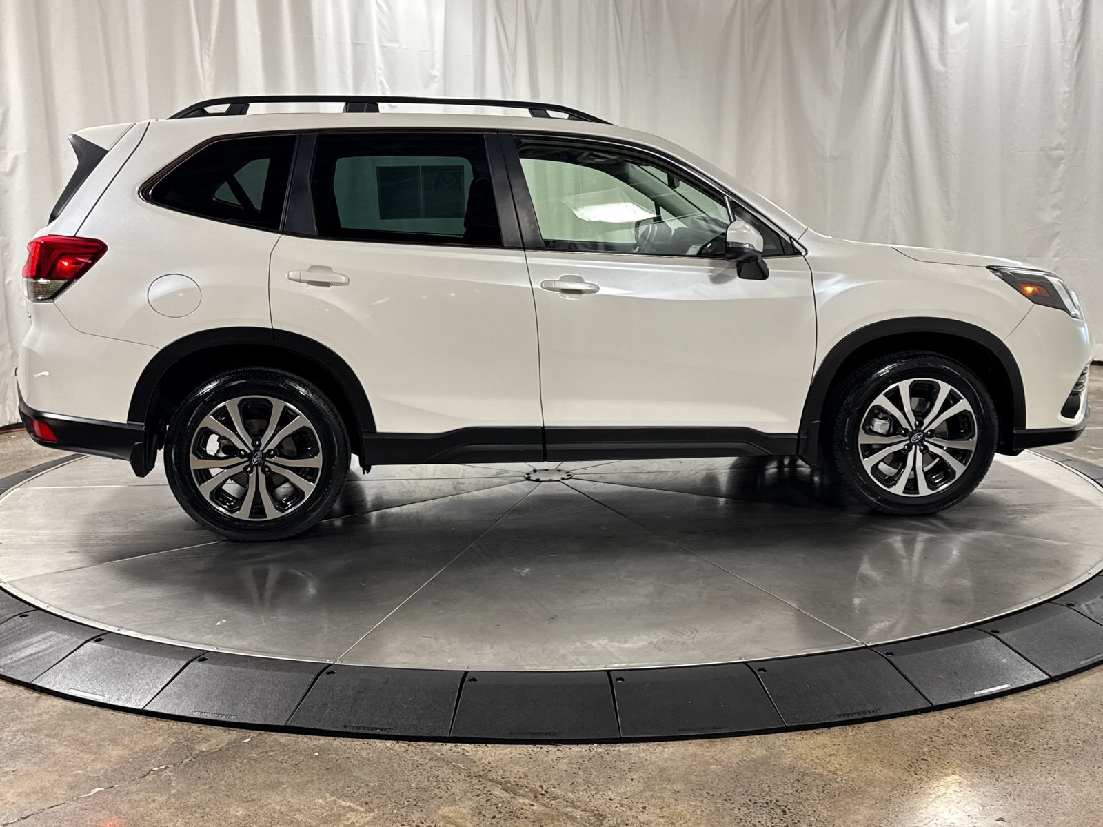 Used 2023 Subaru Forester Limited AWD/4WD image 6
