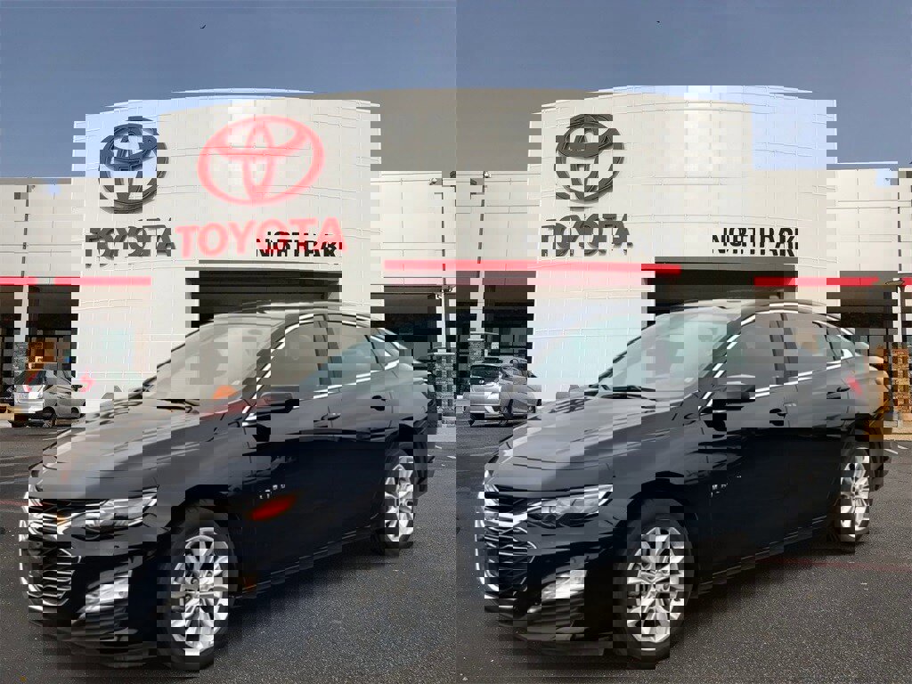 Used 2025 Chevrolet Malibu LT image 1