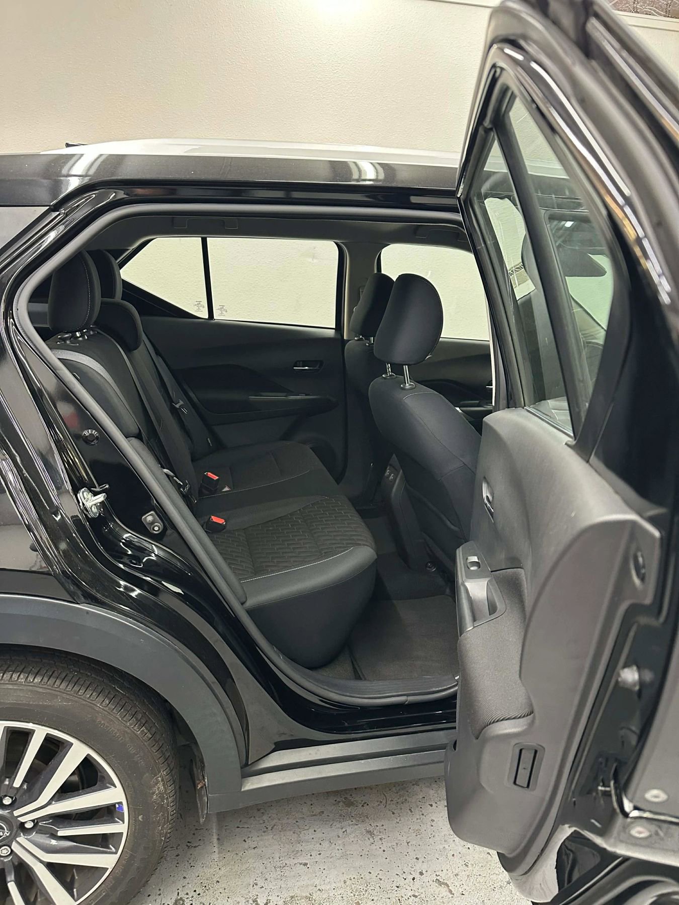 Used 2023 Nissan Kicks SV image 43