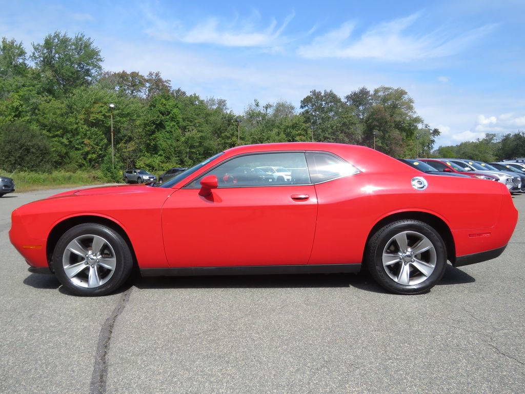 Used 2016 Dodge Challenger SXT RWD image 8