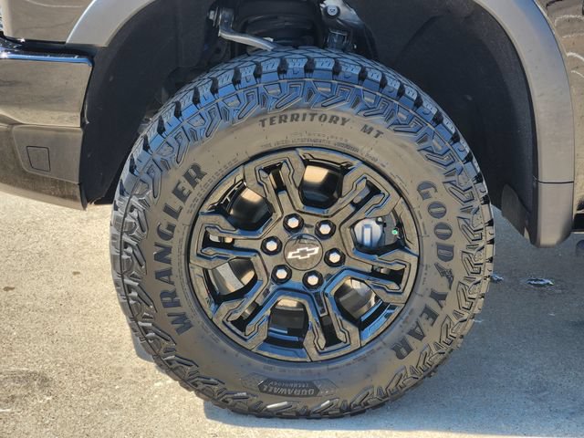 Used 2025 Chevrolet Silverado 1500 ZR2 w/ Dark Appearance Package AWD/4WD image 18