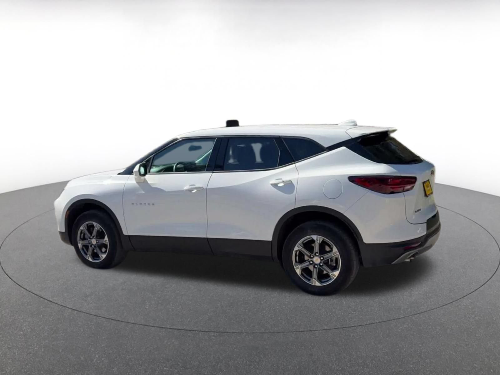 Used 2026 Chevrolet Blazer LT FWD image 9