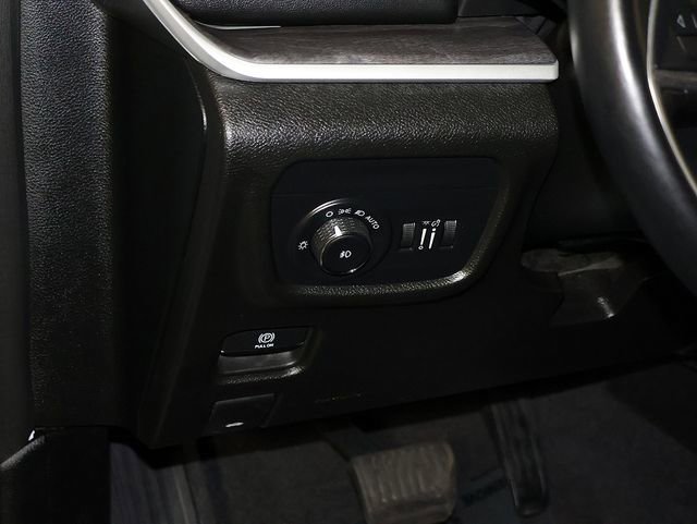 Used 2022 Jeep Grand Cherokee Limited AWD/4WD image 26