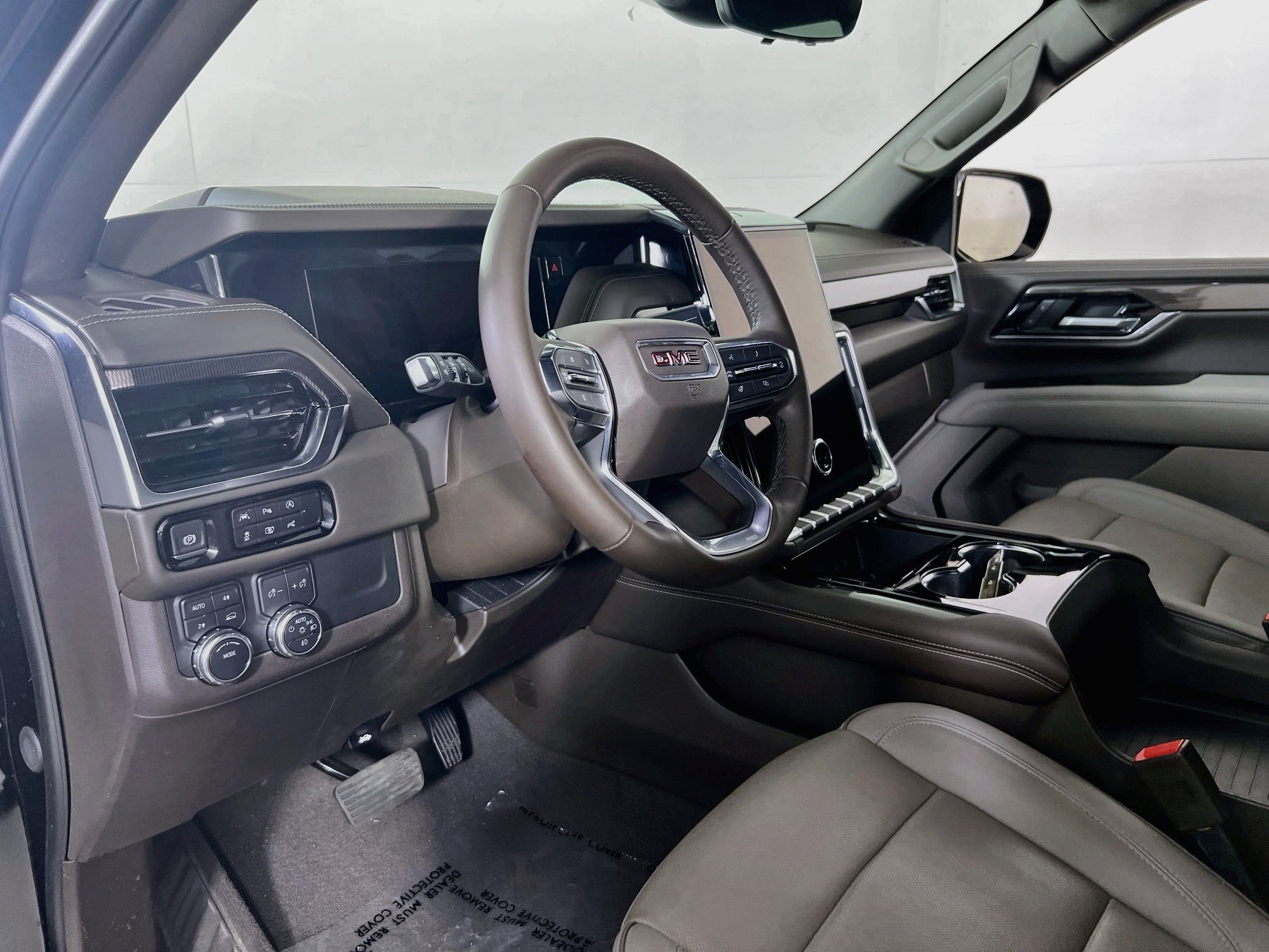 Used 2025 GMC Yukon Elevation w/ Technology Package AWD/4WD image 9