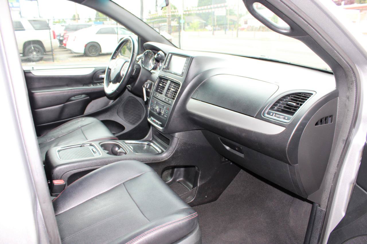 Used 2016 Dodge Grand Caravan R/T FWD image 16