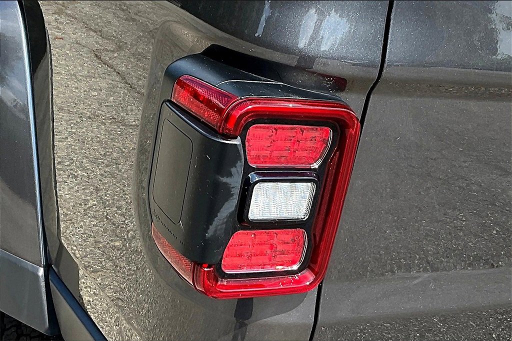 Used 2021 Jeep Gladiator Overland image 21