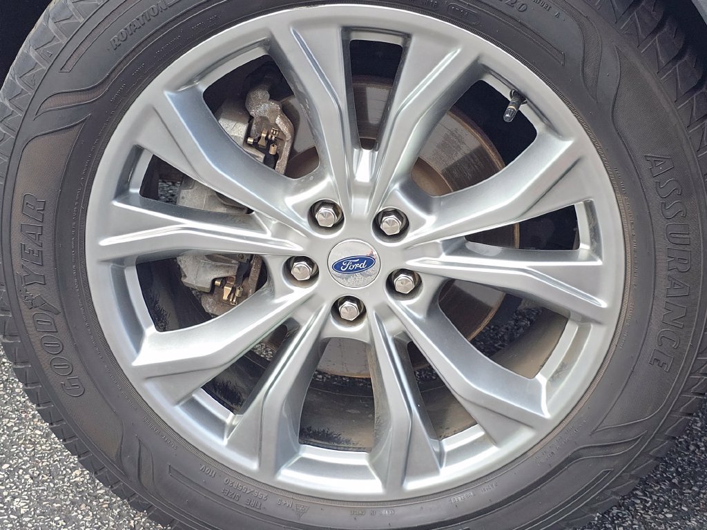 Used 2020 Ford Explorer XLT w/ Equipment Group 202A AWD/4WD image 33