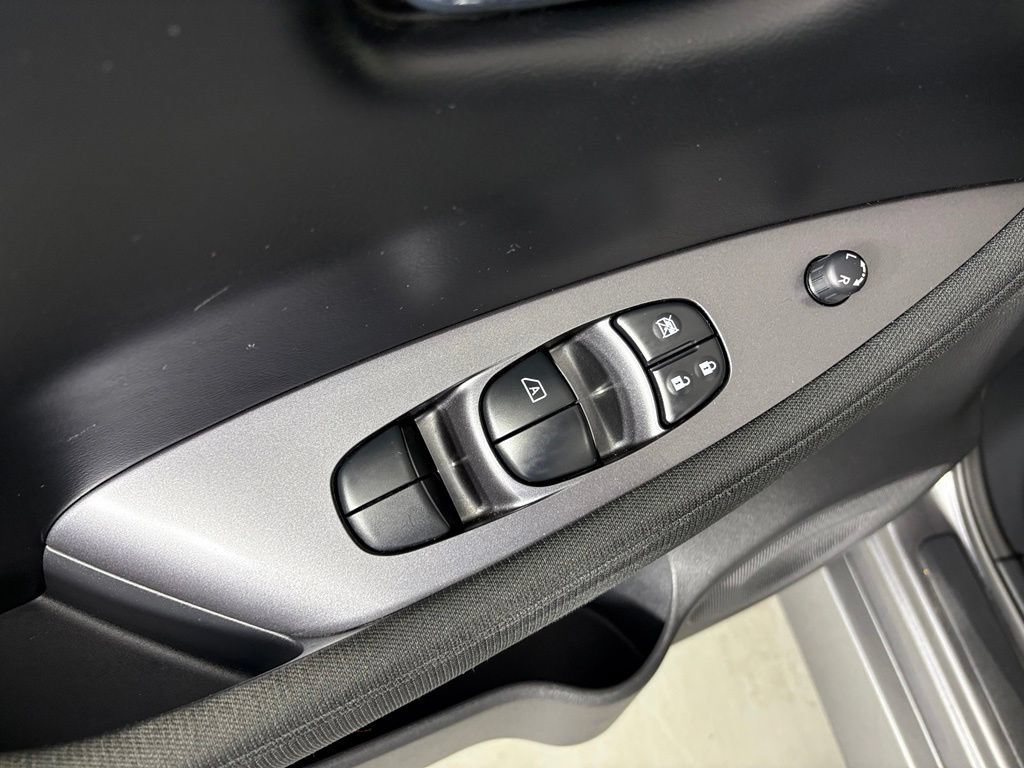 Used 2025 Nissan Leaf S FWD image 20