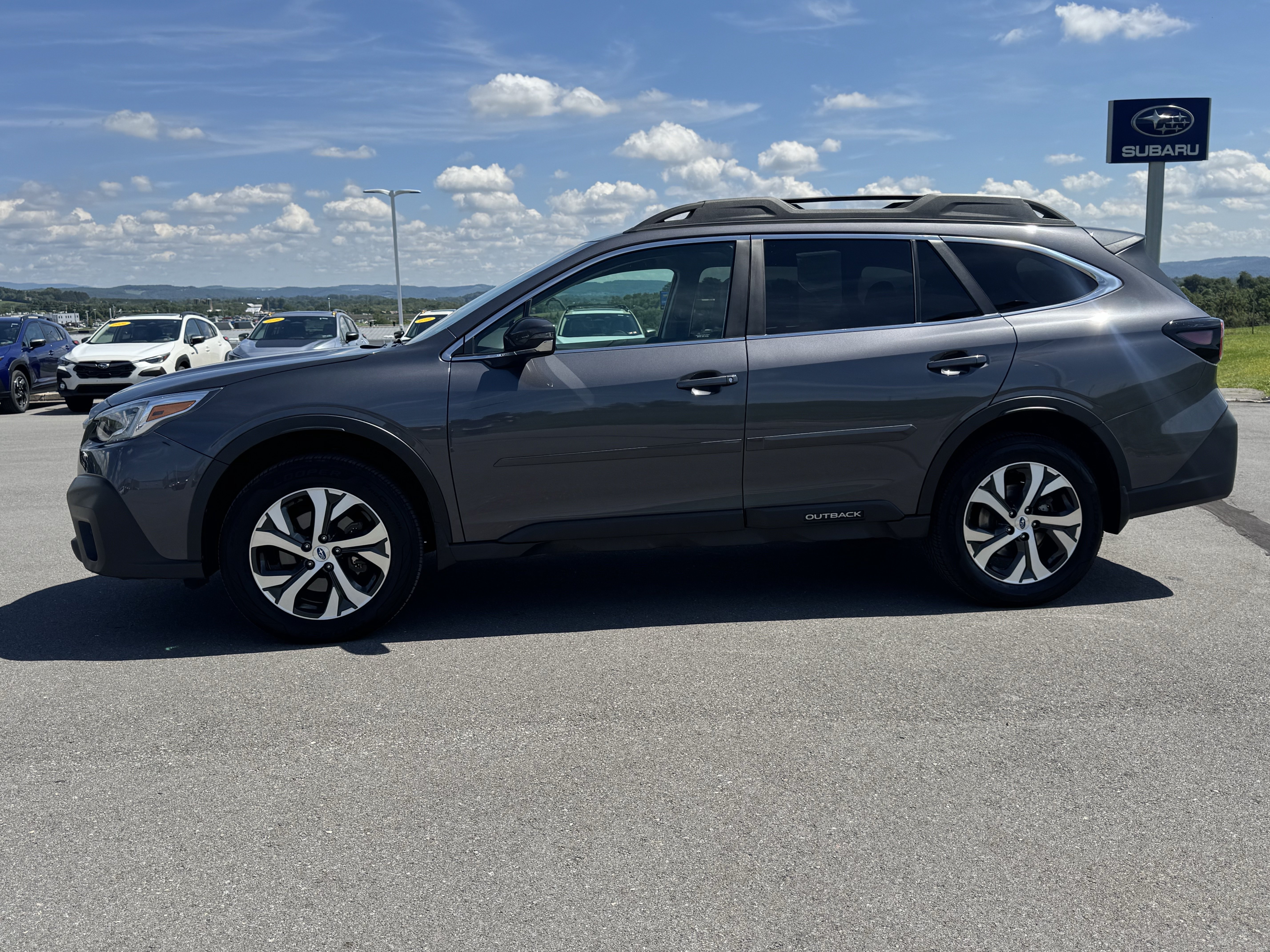Used 2022 Subaru Outback Limited AWD/4WD image 7