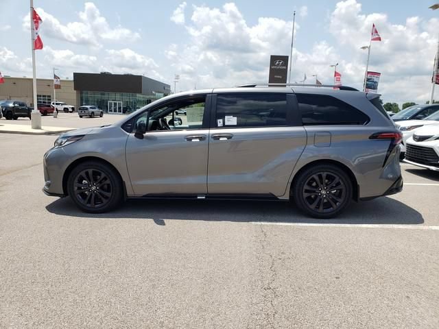 New 2026 Toyota Sienna XSE FWD image 9