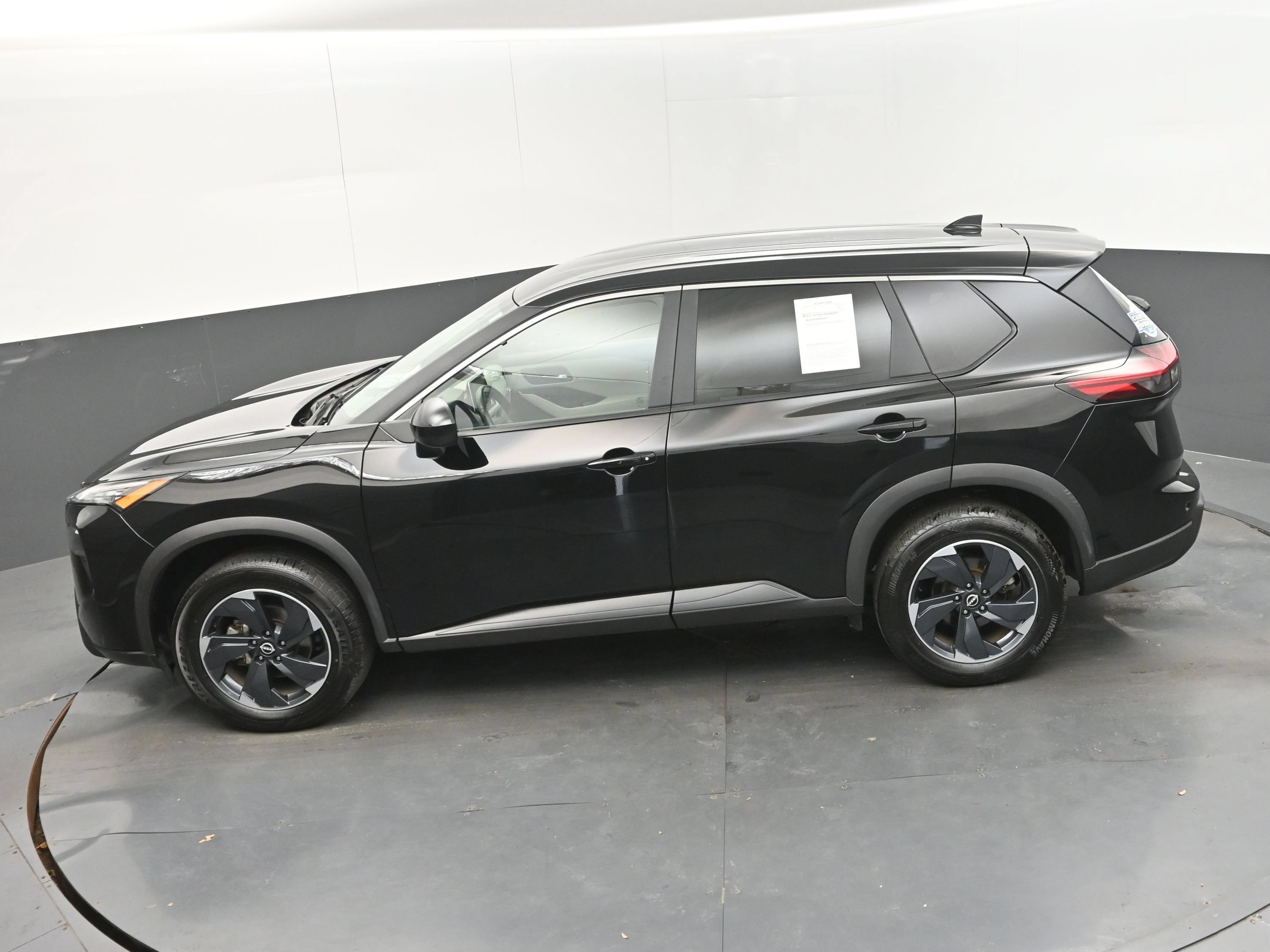 Used 2025 Nissan Rogue SV FWD image 38