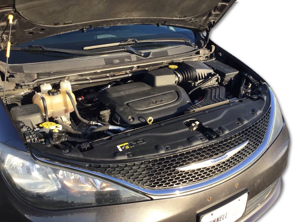 Used 2019 Chrysler Pacifica Touring image 11