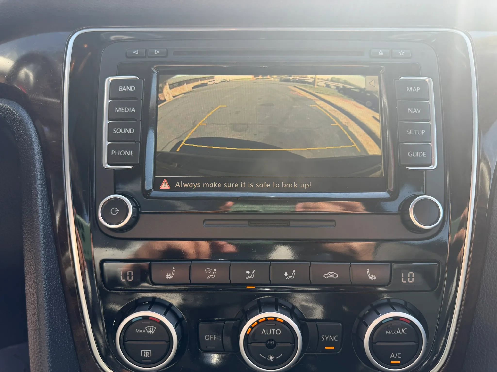 Used 2015 Volkswagen Passat TDI SEL Premium image 25