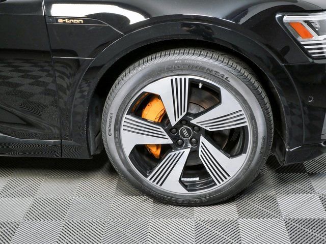 Certified 2022 Audi e-tron Premium Plus w/ Premium Plus Package image 38