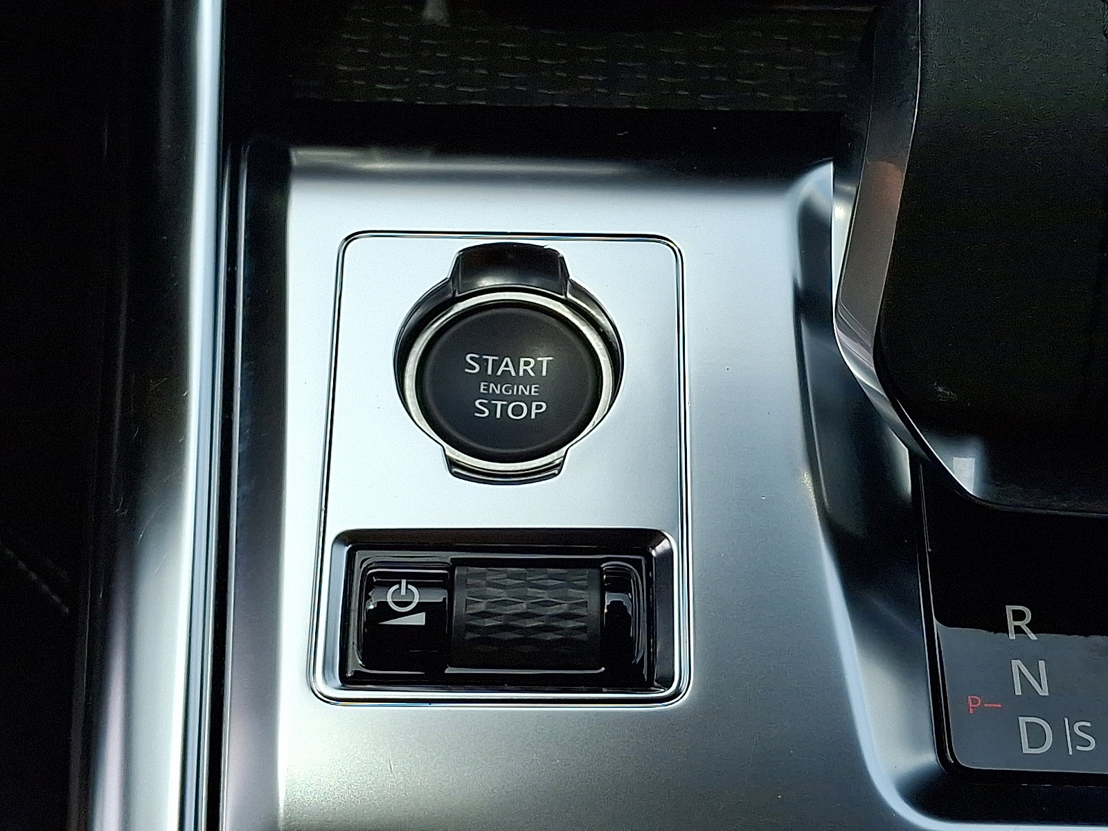 Certified 2024 Jaguar XF R-Dynamic SE image 27