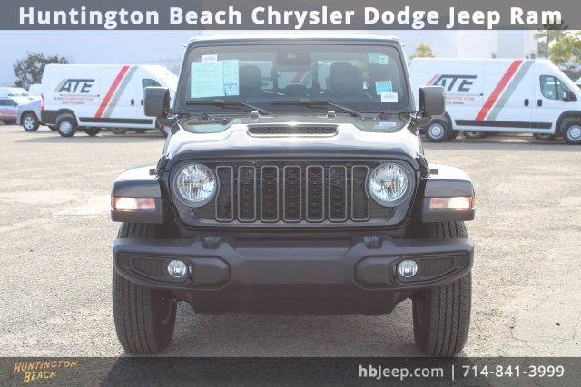 Used 2025 Jeep Gladiator Sport image 2