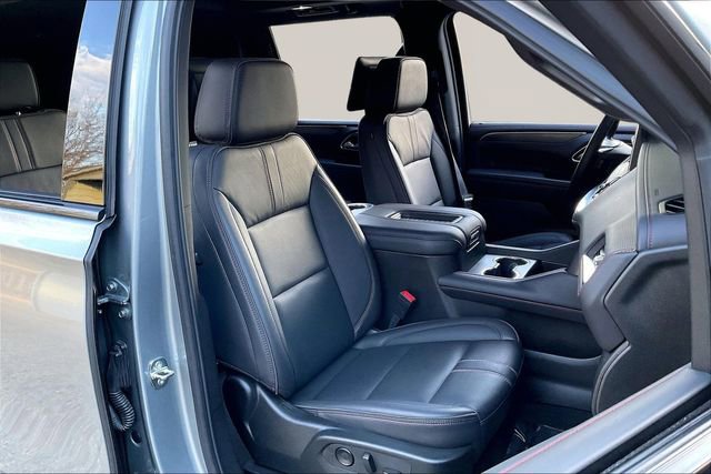 Used 2024 Chevrolet Suburban RST w/ Luxury Package image 21