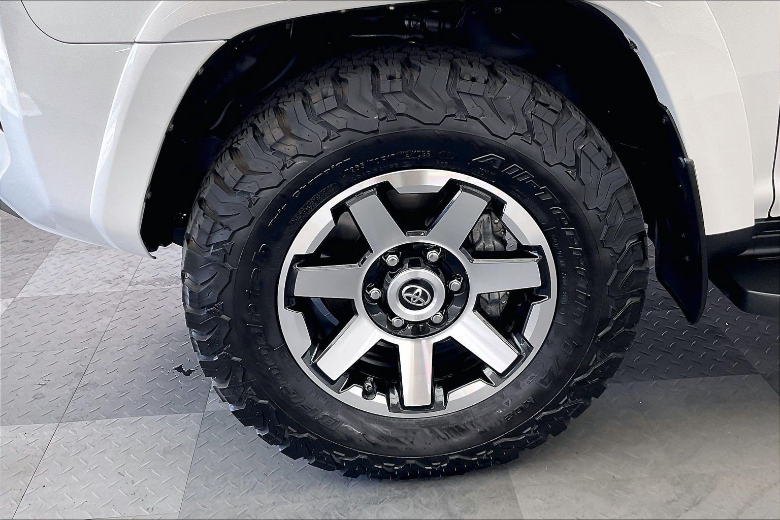 Used 2017 Toyota 4Runner TRD Off-Road Premium AWD/4WD image 8