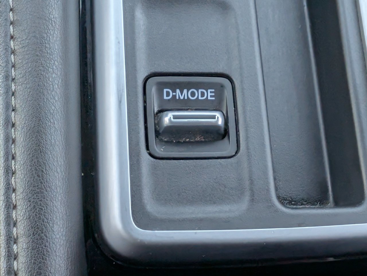 Used 2024 Nissan Pathfinder SV FWD image 20
