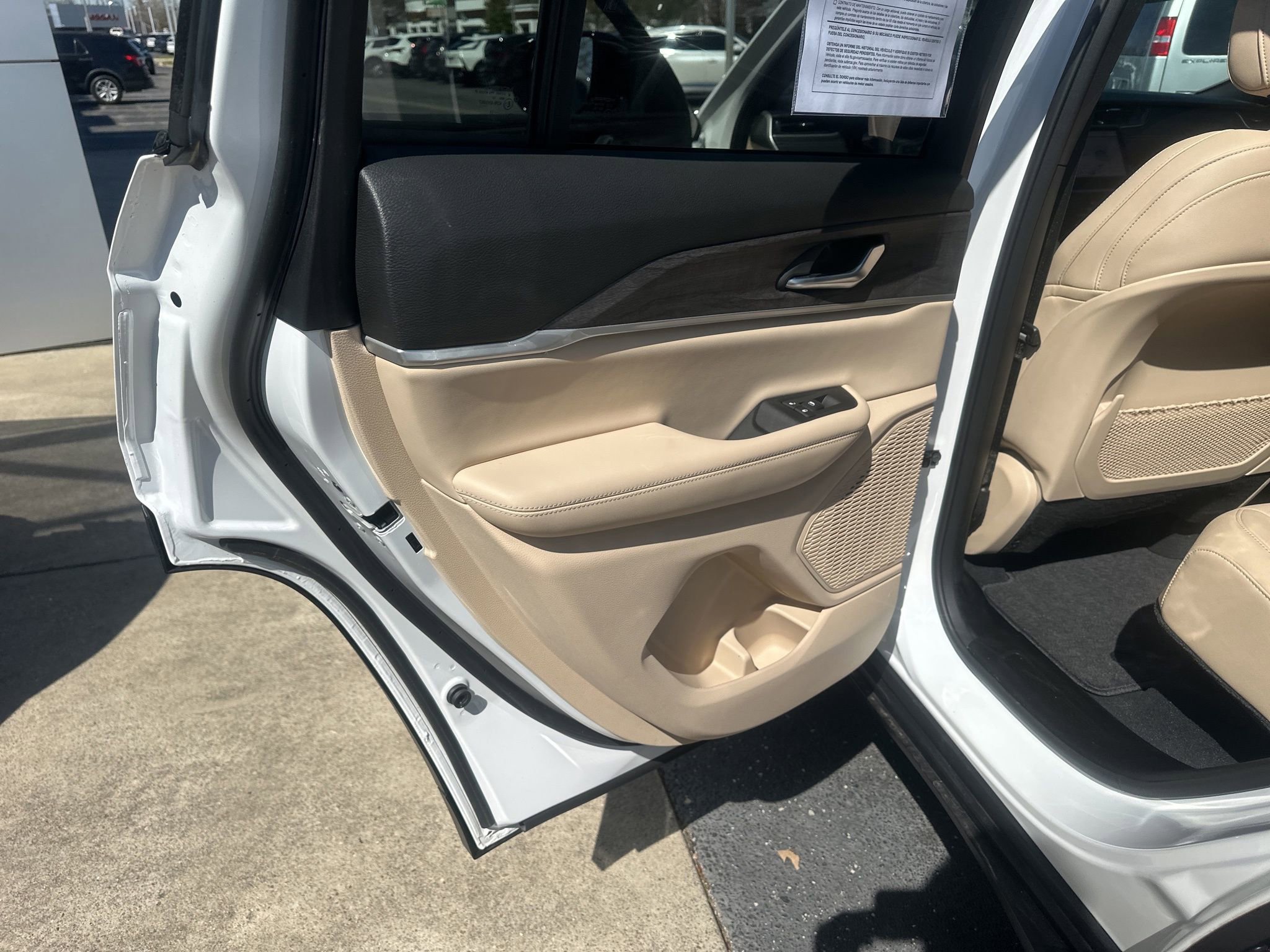 Used 2023 Jeep Grand Cherokee Limited image 21