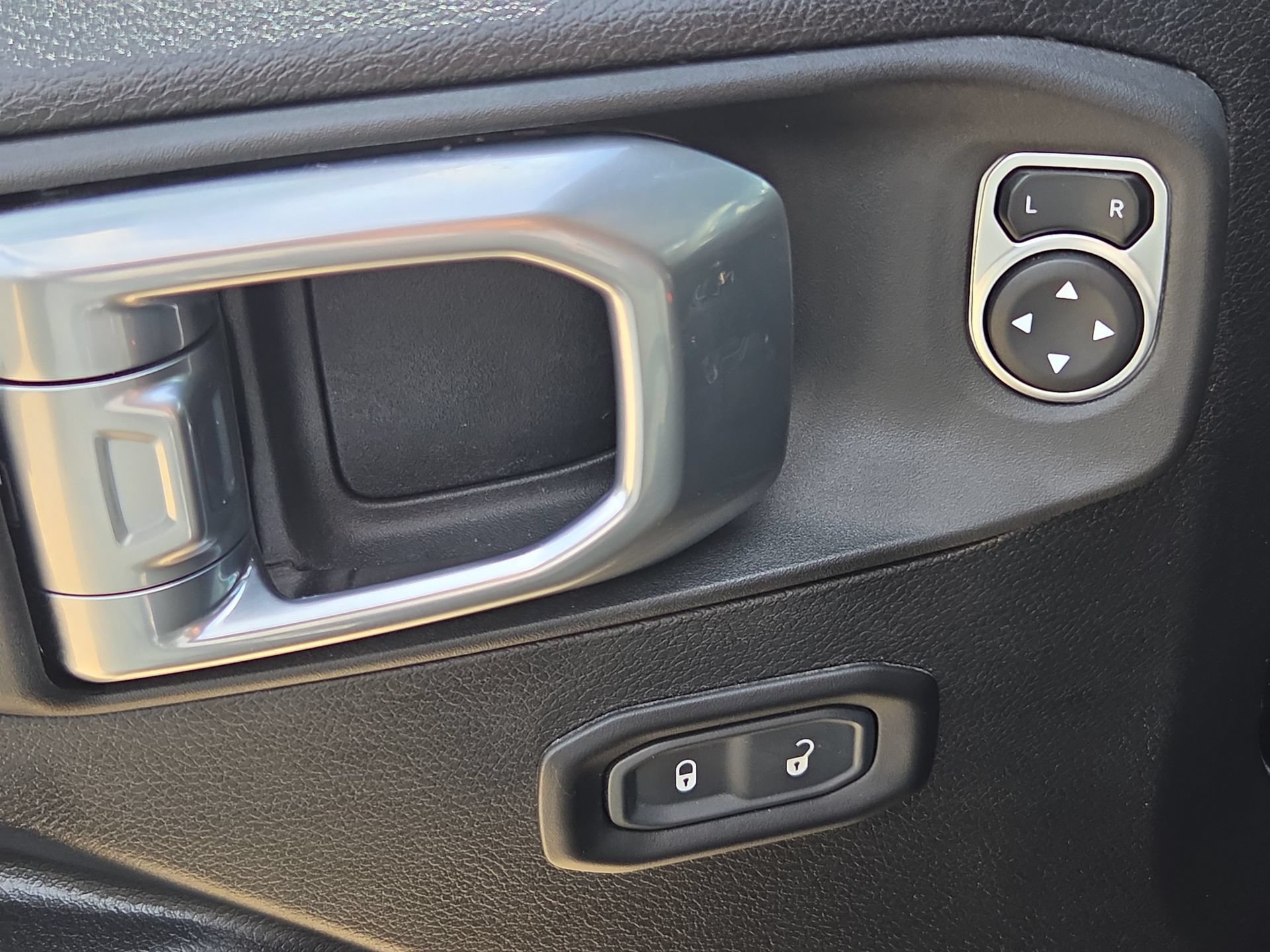 Used 2024 Jeep Wrangler Unlimited Sport AWD/4WD image 15