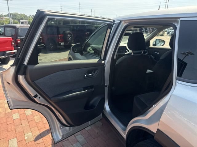 Used 2023 Nissan Rogue SV FWD image 26