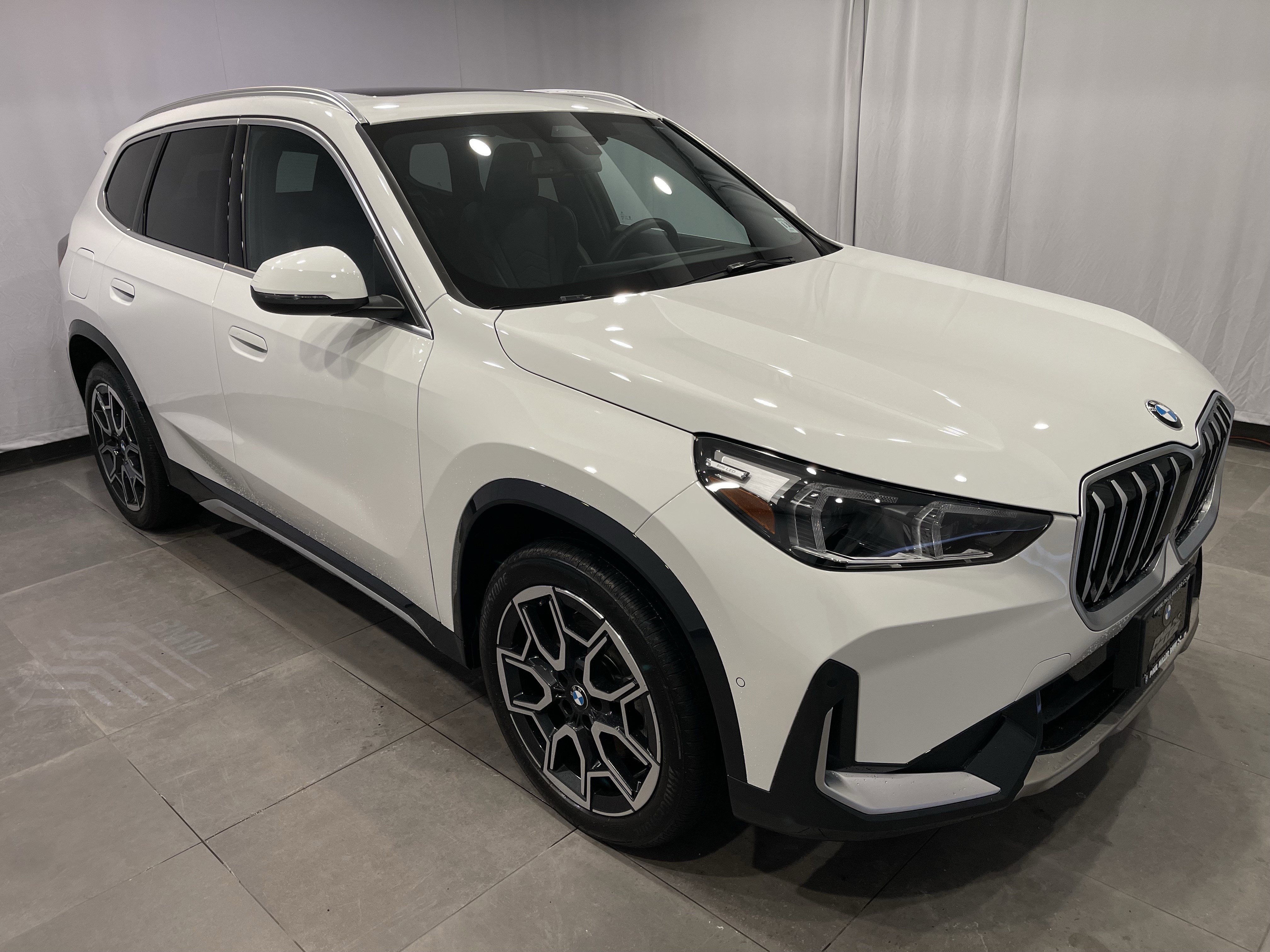 Used 2025 BMW X1 xDrive28i w/ Convenience Package image 3