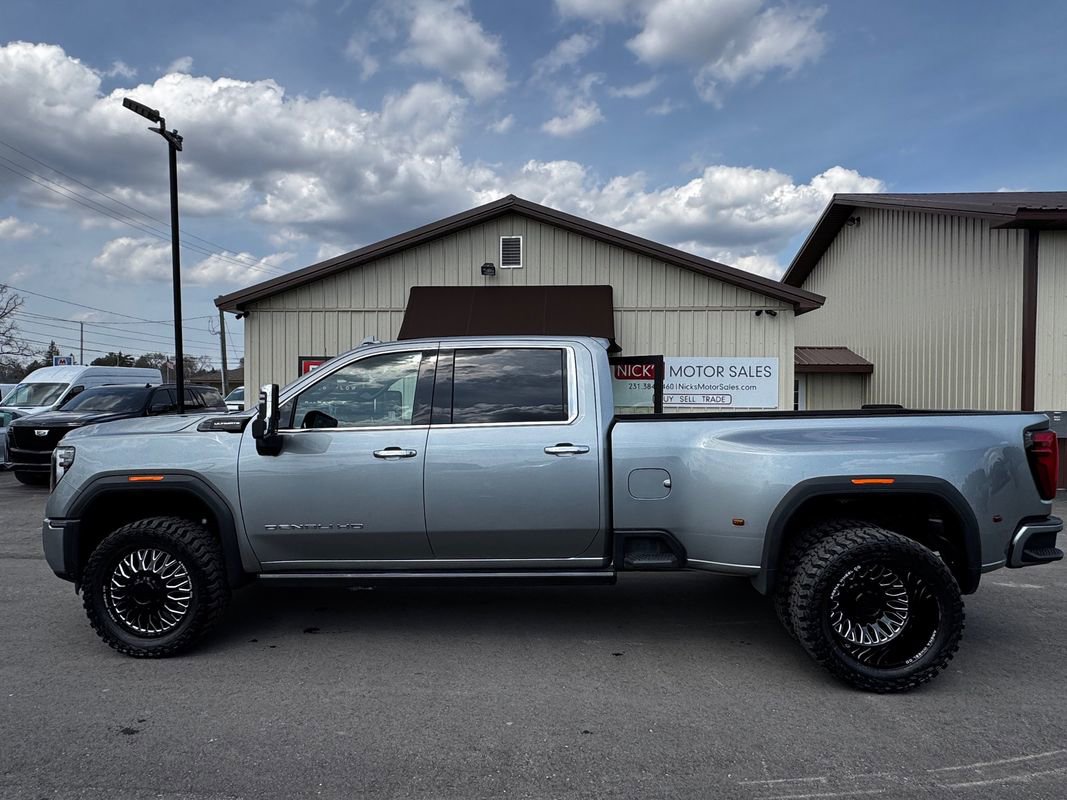 Used 2024 GMC Sierra 3500 Denali Ultimate AWD/4WD image 2