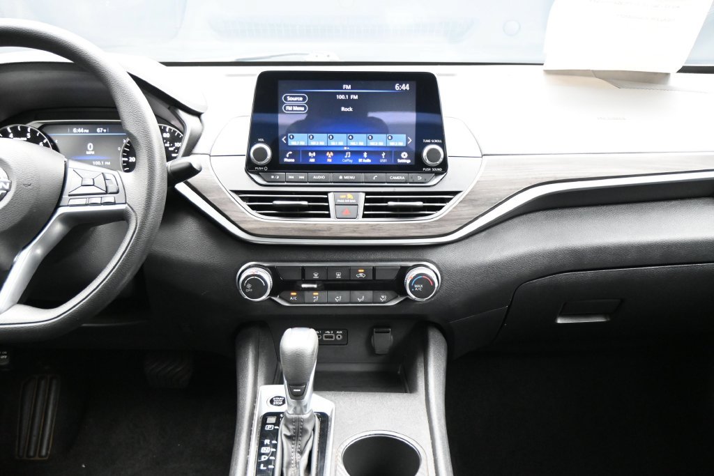 Used 2025 Nissan Altima 2.5 SV FWD image 18