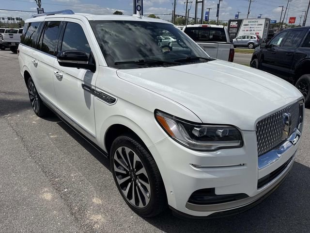Used 2024 Lincoln Navigator L Reserve image 3