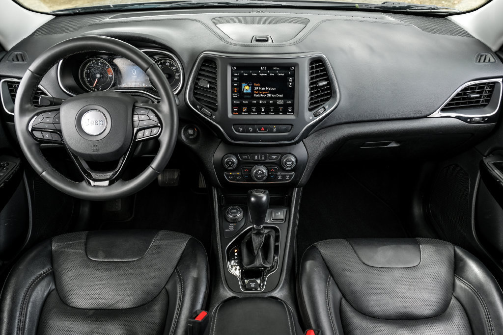 Used 2023 Jeep Cherokee Altitude Lux AWD/4WD image 5