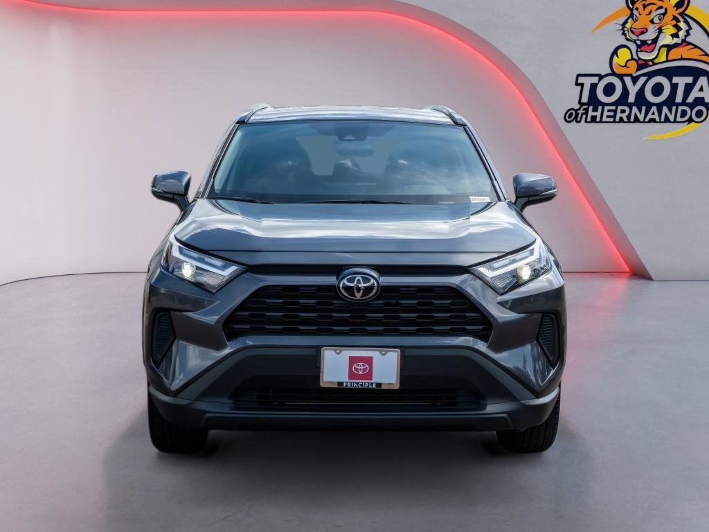 Used 2025 Toyota RAV4 XLE AWD/4WD image 2
