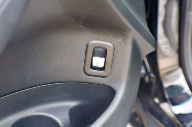 Used 2017 Mercedes-Benz GLC 300 4MATIC image 32