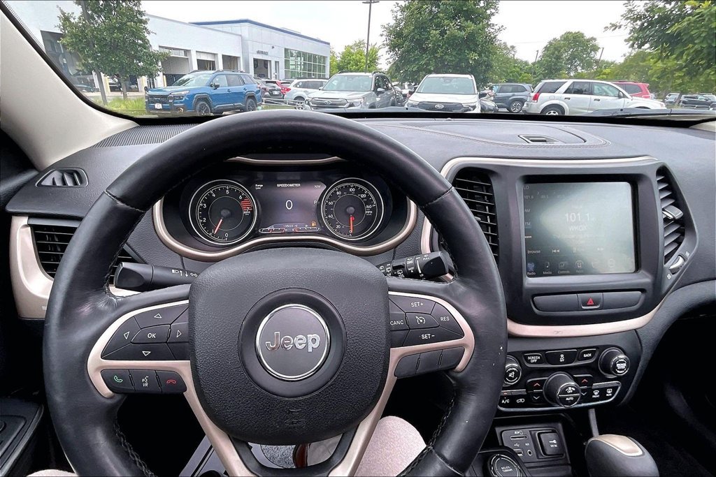 Used 2016 Jeep Cherokee Limited AWD/4WD image 19