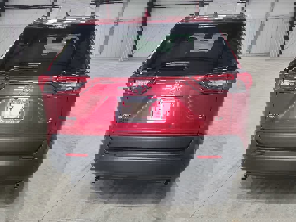 Used 2020 Toyota RAV4 LE image 4