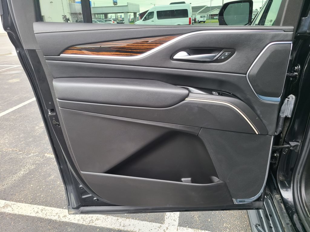 Used 2023 Cadillac Escalade ESV Premium Luxury AWD/4WD image 28