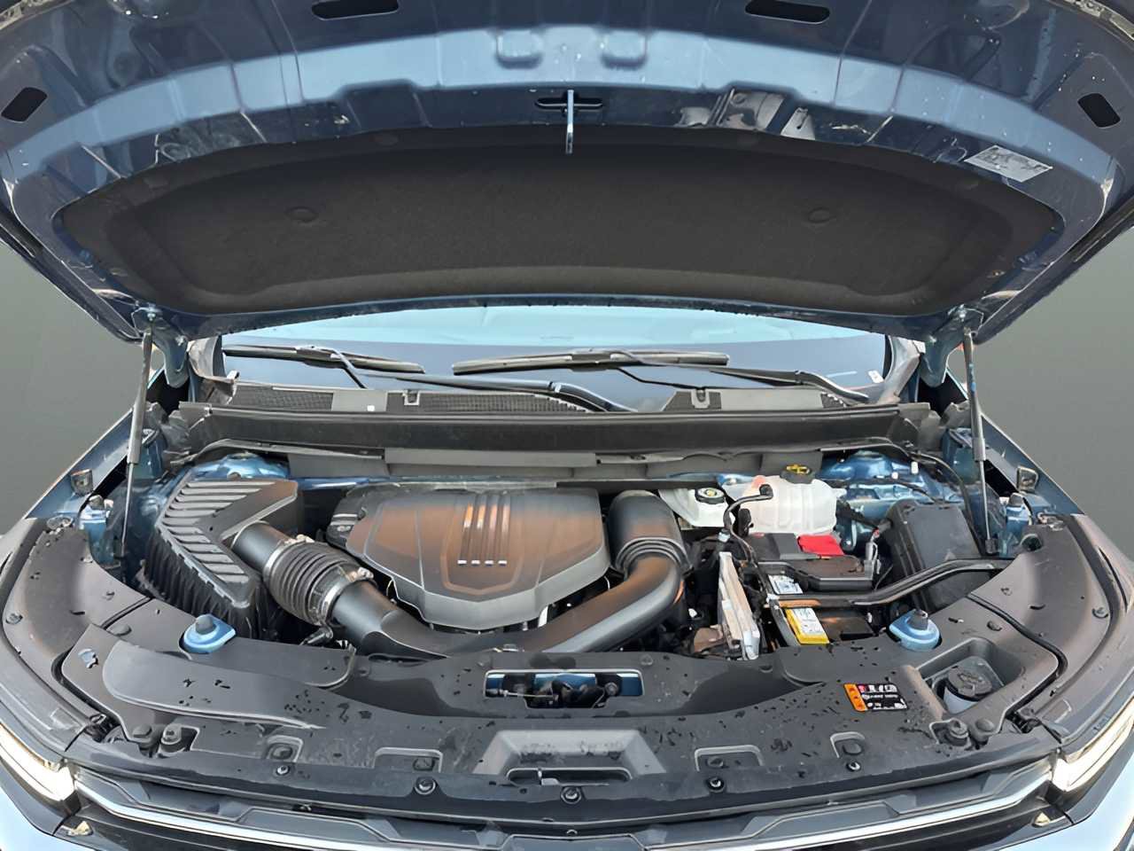 Used 2025 Chevrolet Traverse LT image 18