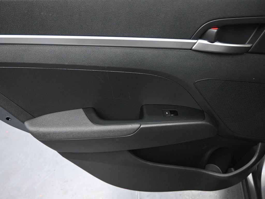 Used 2019 Hyundai Elantra SE w/ Cargo Package image 22