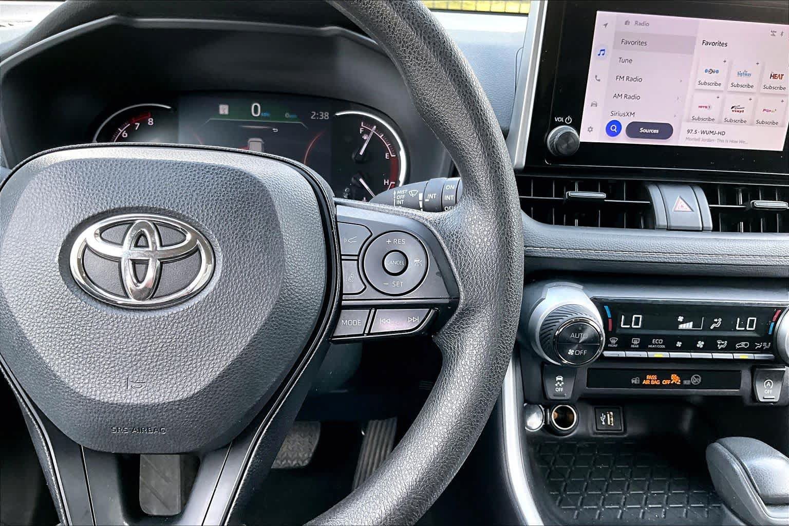 Certified 2025 Toyota RAV4 XLE AWD/4WD image 25