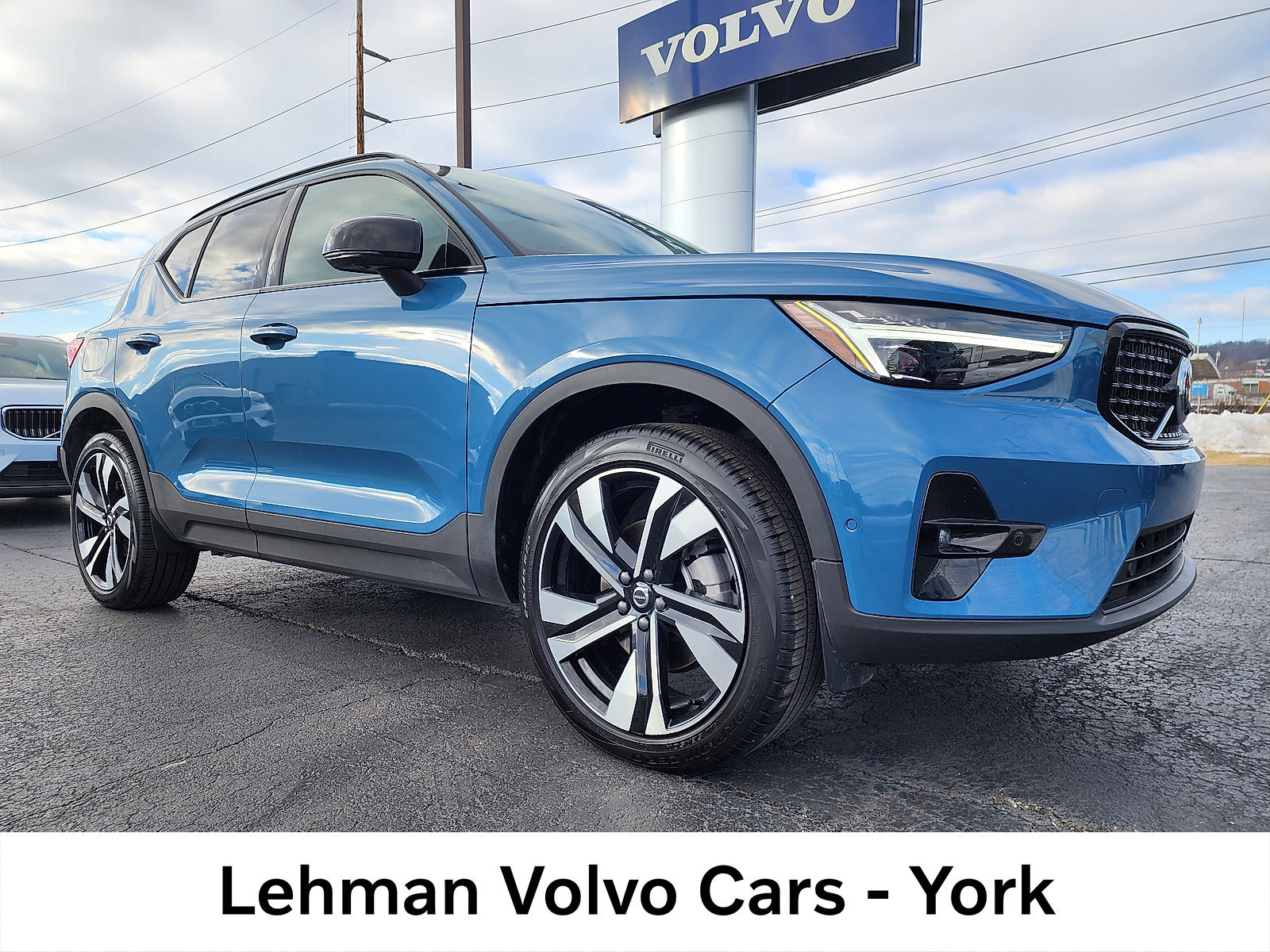 Certified 2024 Volvo XC40 B5 Ultimate w/ Protection Package Premier image 1